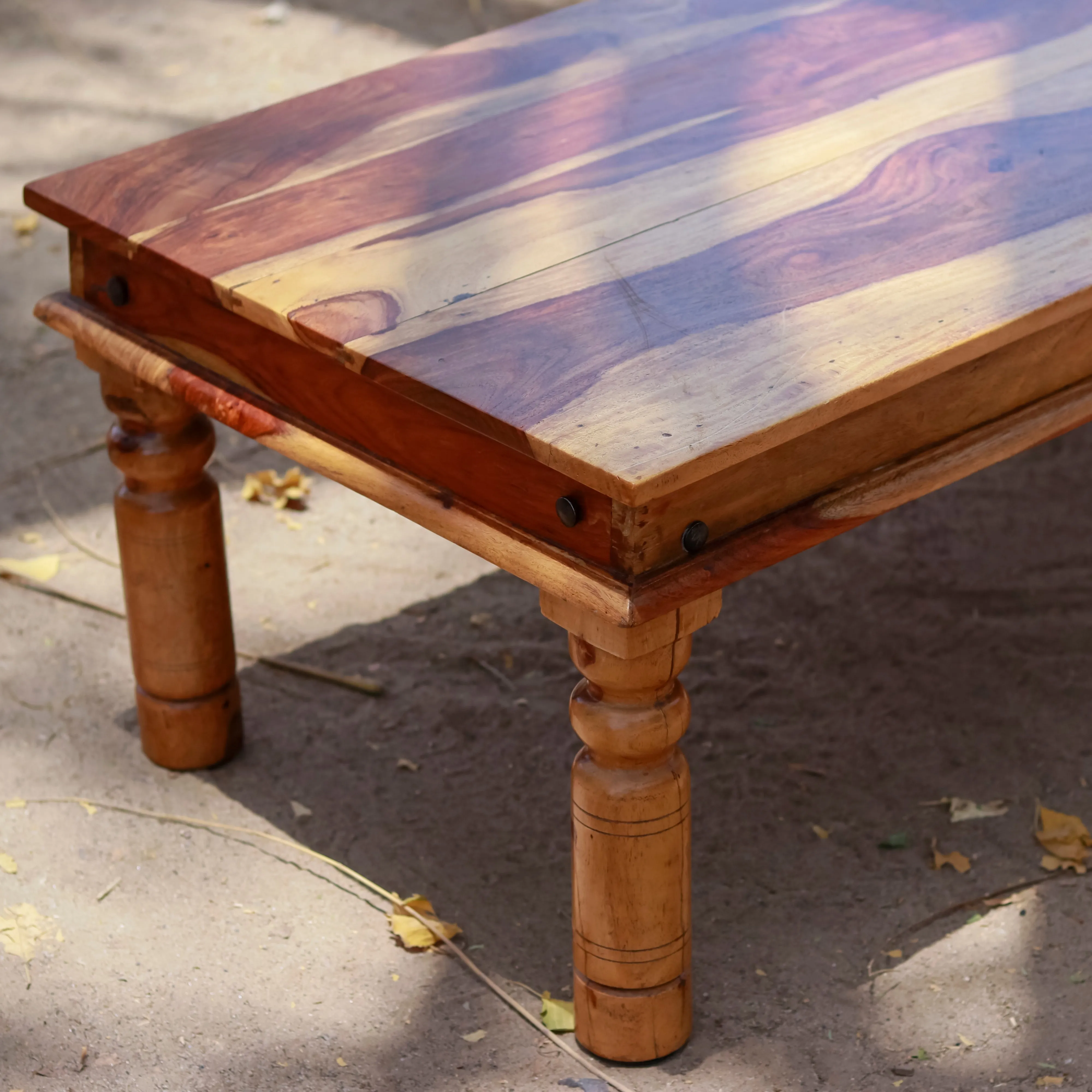 Simple Rounded Leg Table