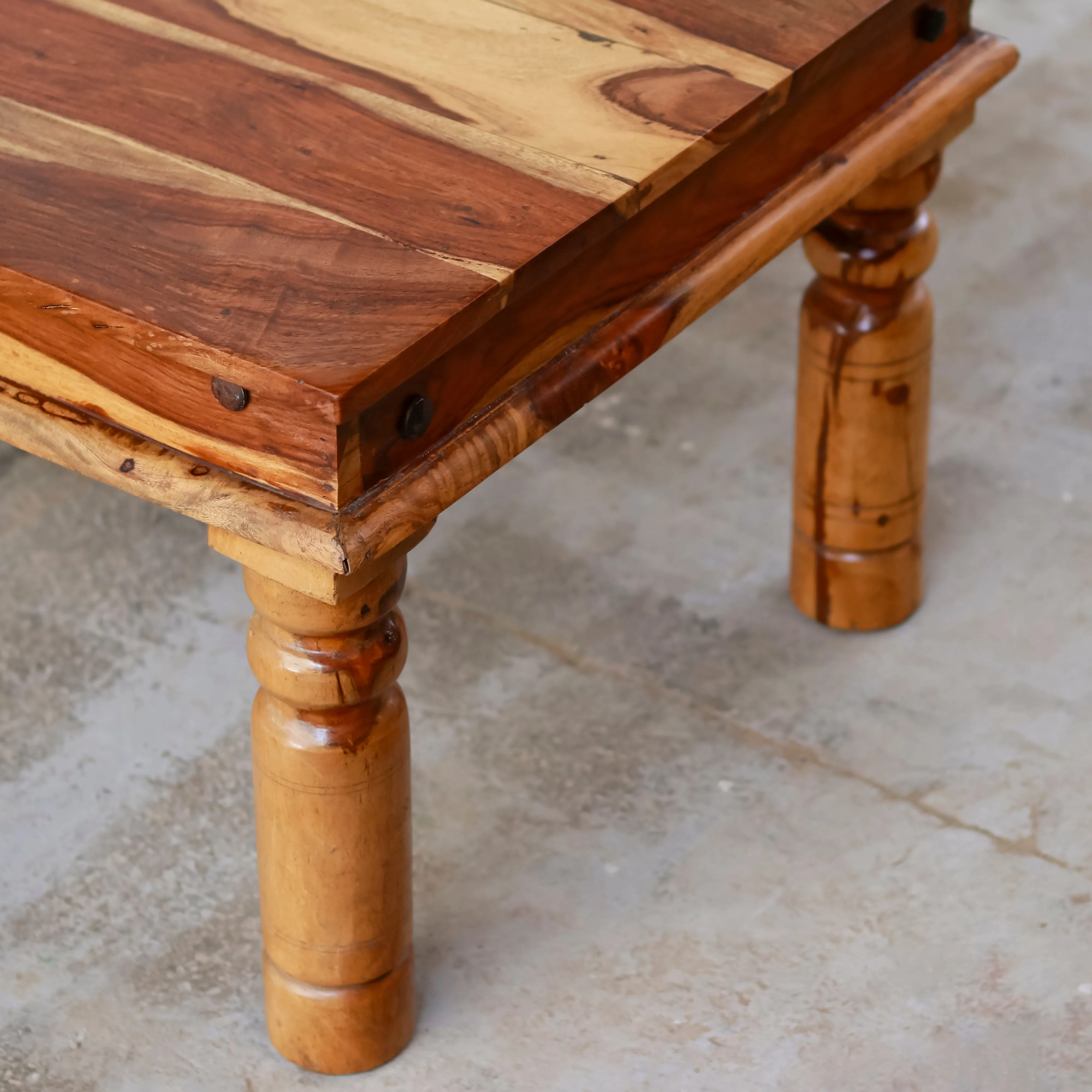 Simple Rounded Leg Table